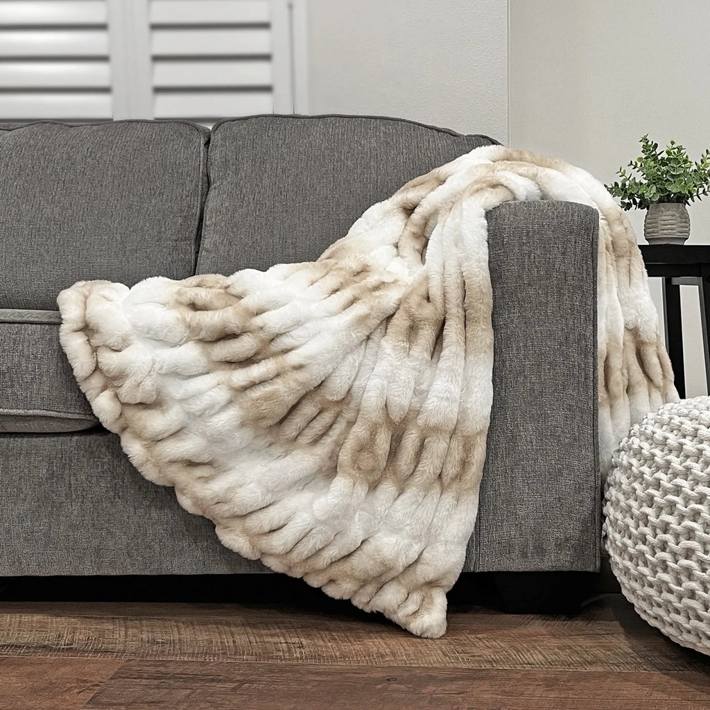 MALLOW FAUX FUR THROW