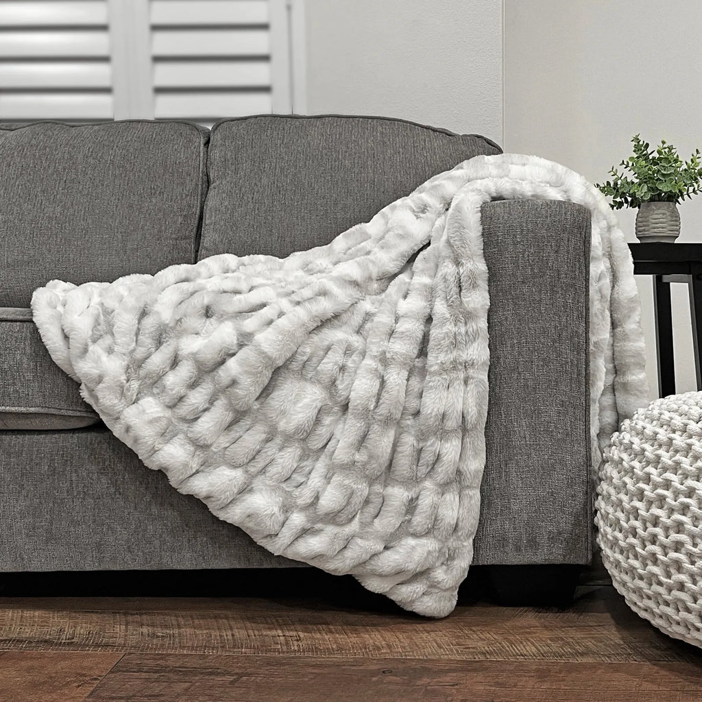 MALLOW FAUX FUR THROW